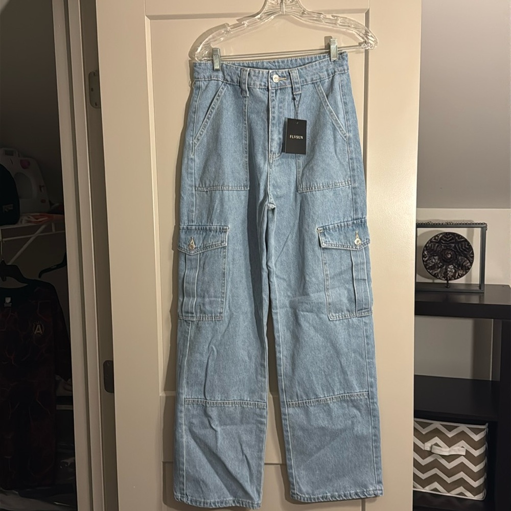 Women's High Waist Cargo Jeans Button Flap Pocket Wide Leg Denim Pants